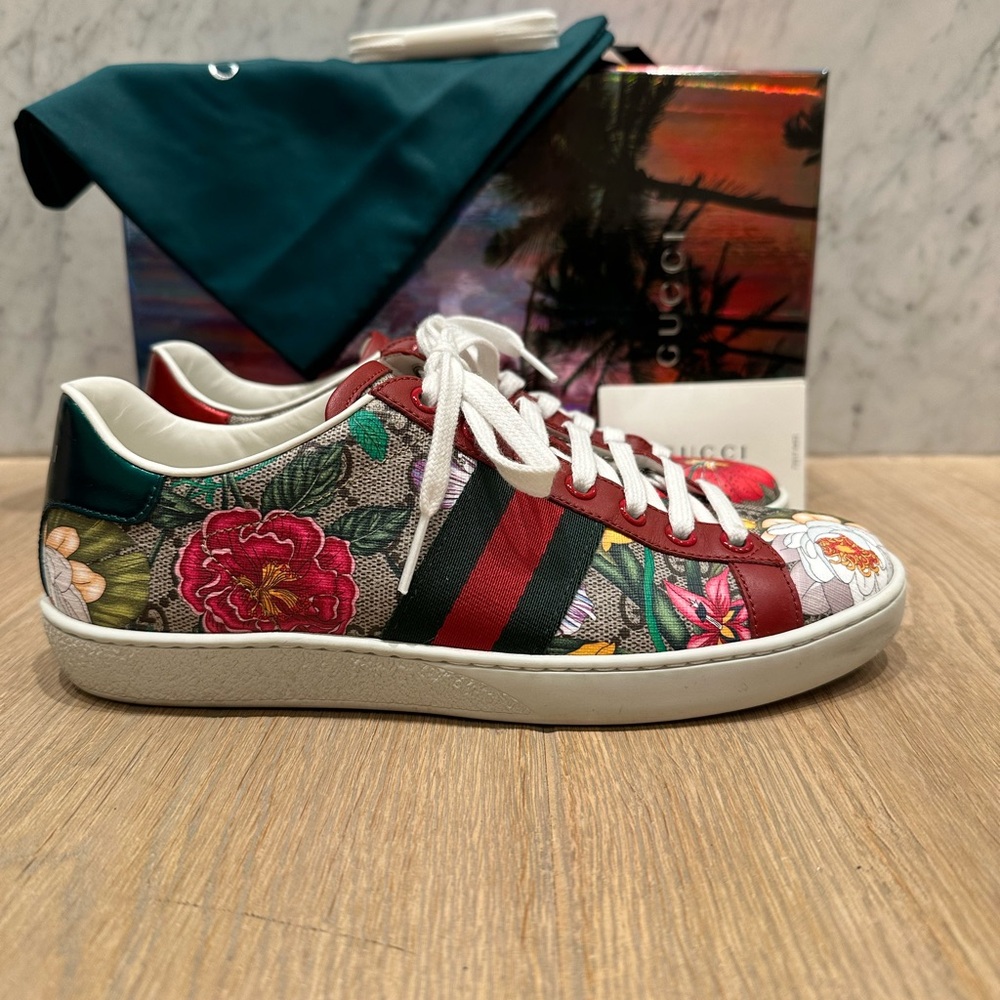 Gucci Supreme Flora Sneakers - Picture 5 of 13